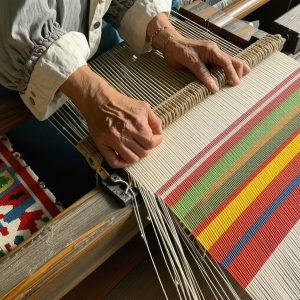 Master Complex Textile Weaving on Looms: Drafts & Patterns Guide